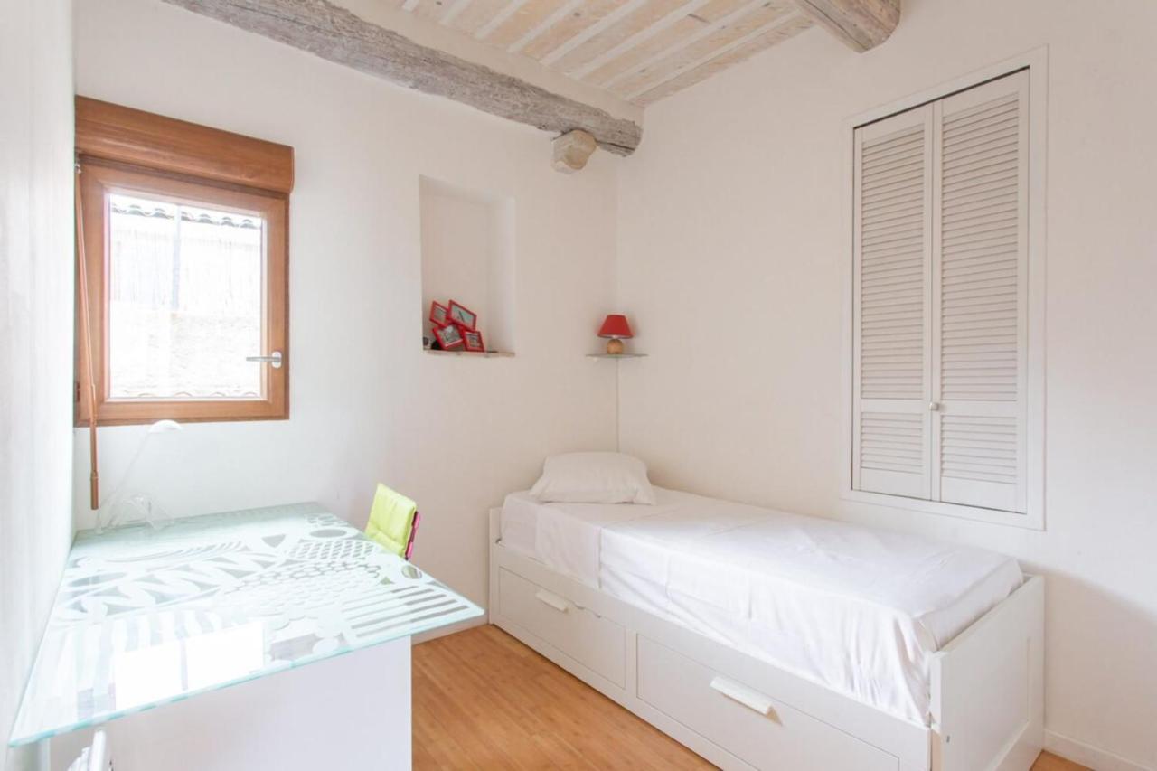 2-Star Apartment Close To Beaches And All Amenities อองทีบส์ ภายนอก รูปภาพ