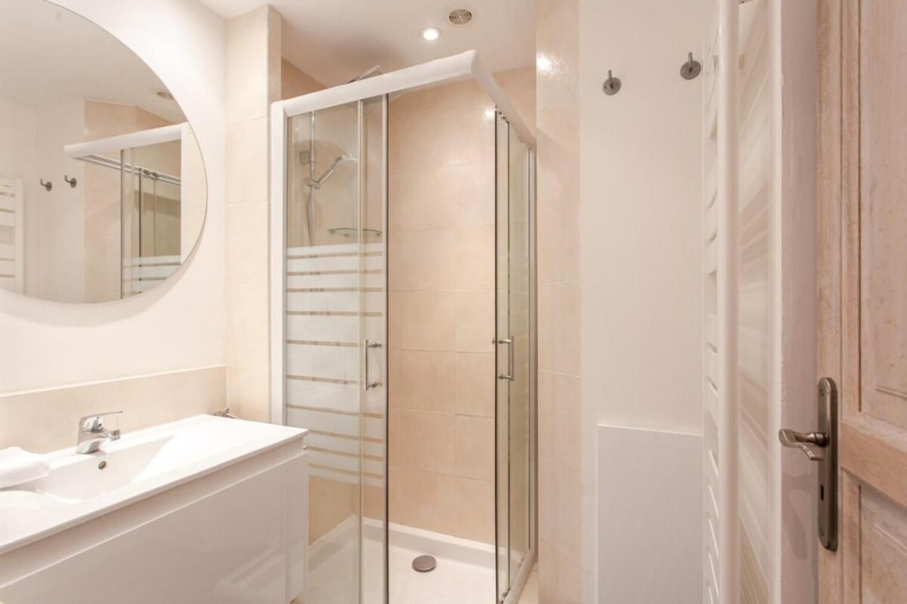 2-Star Apartment Close To Beaches And All Amenities อองทีบส์ ภายนอก รูปภาพ